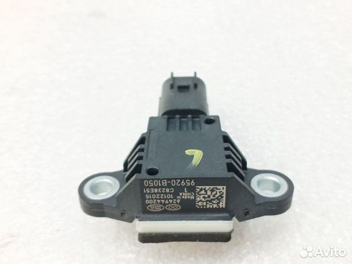 Датчик удара передний правый Kia Sportage 4 QL