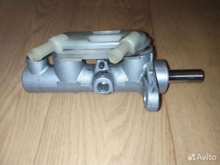 Главный тормозной цилиндр Mitsubishi Grandis