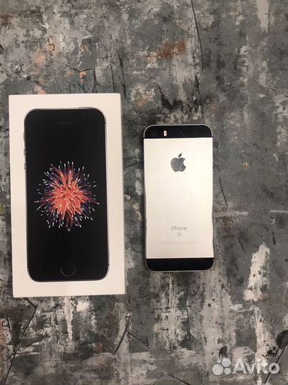 Телефон iPhone SE 32gb
