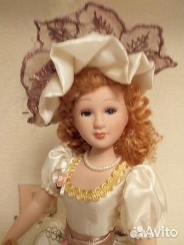 Фарфоровая кукла