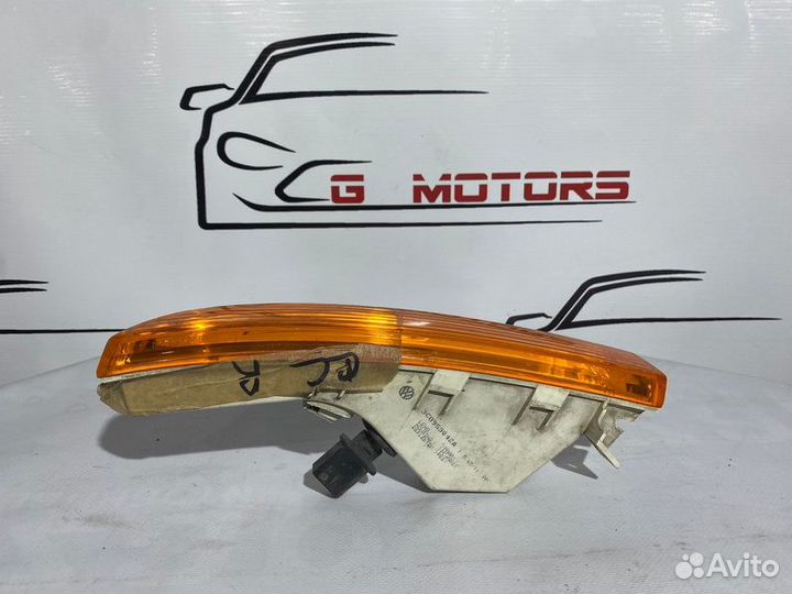 Отражатель поворота передний правый Volkswagen