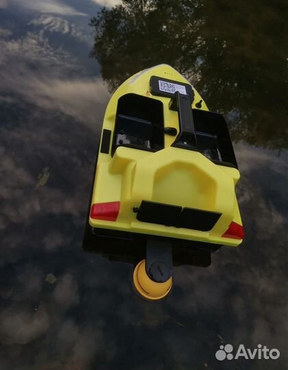 Прикормочный кораблик v020 с эхолотом