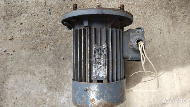 Электродвигатель 380v 920об.мин. 0.97кв