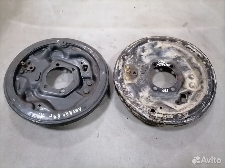 Щит опорный зад.Toyota Lite Ace с цилиндром 1989