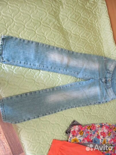 Брюки и капри на девочку в отличном состоянии