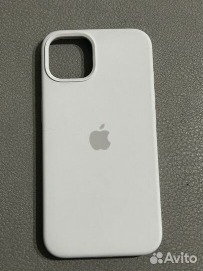 Чехлы на iPhone 13/14