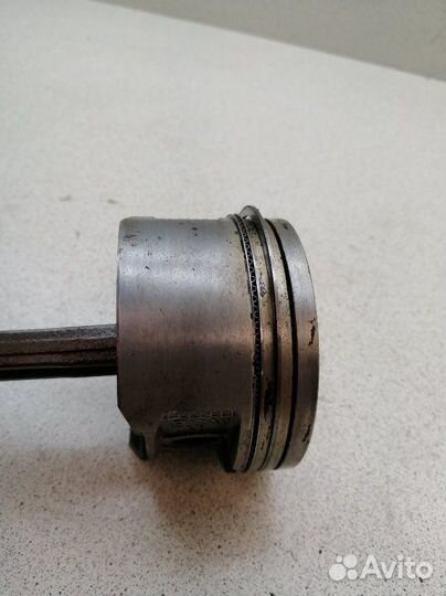 Поршень с шатуном Honda Stream RN2 D17A