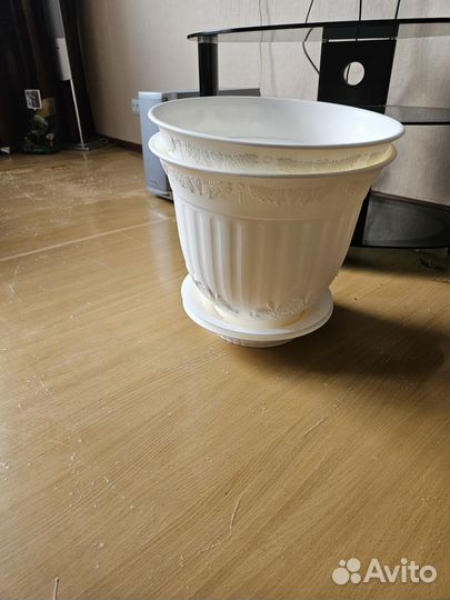 Продам большие горшки под цветы б/у