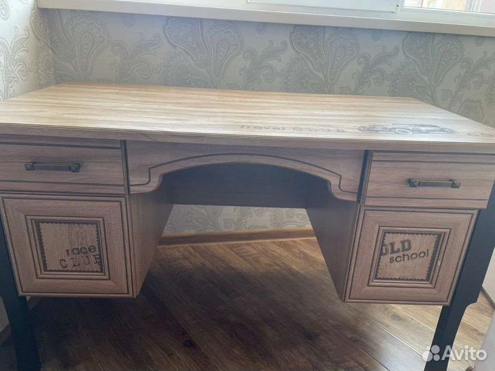 Компьютерный стол. Рабочий стол