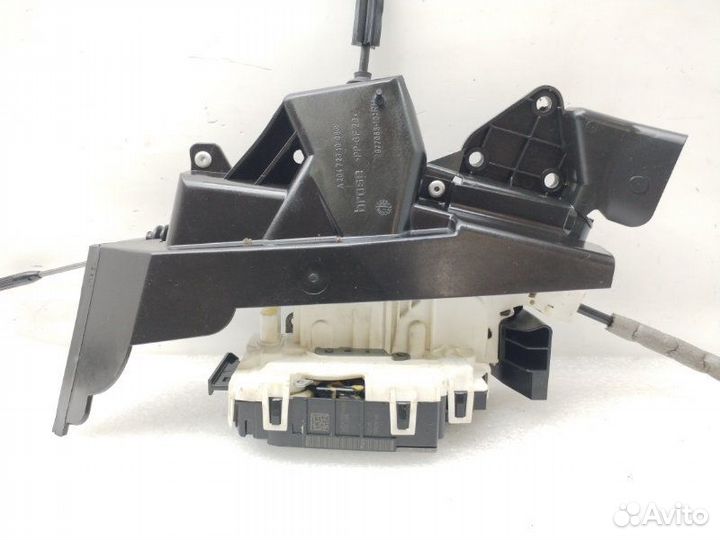 Замок двери передний правый Mercedes-Benz C-Class