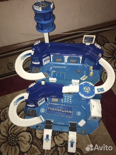 Двухуровневая полицейская станция