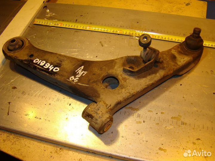 Передние рычаги Mitsubishi outlander 06г