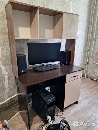 Компьютерный стол
