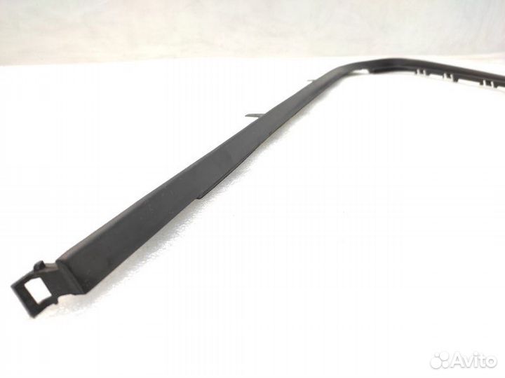 Молдинг стекла задний правый Land Rover Discovery