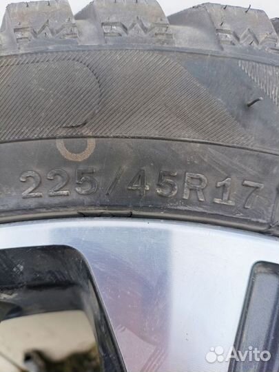 Royal Black Royal Stud 225/45 R17