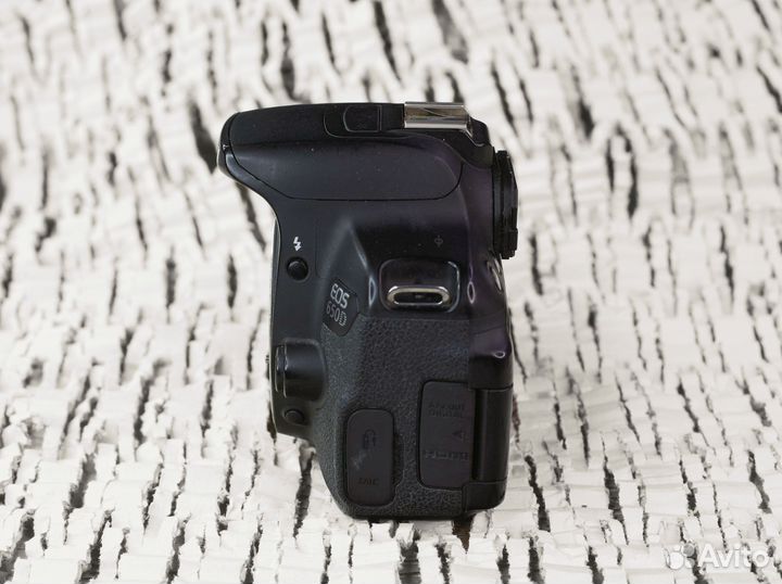 Canon тушка 650d с аккумом и зарядкой