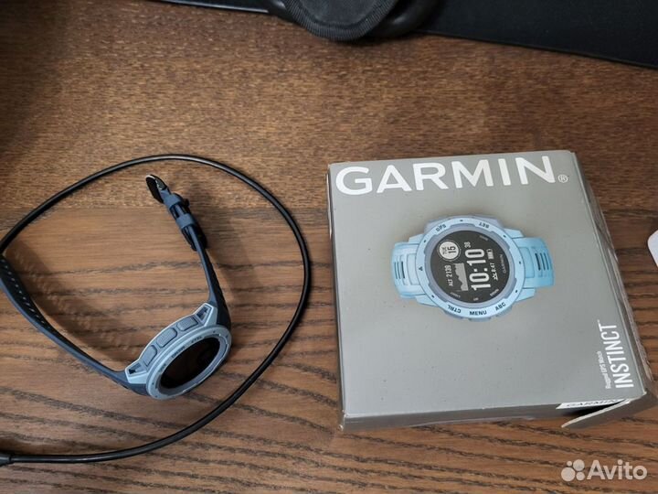 Часы Garmin instinct