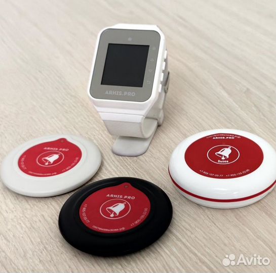 Комплекты вызова персонала: кнопка вызова и часы