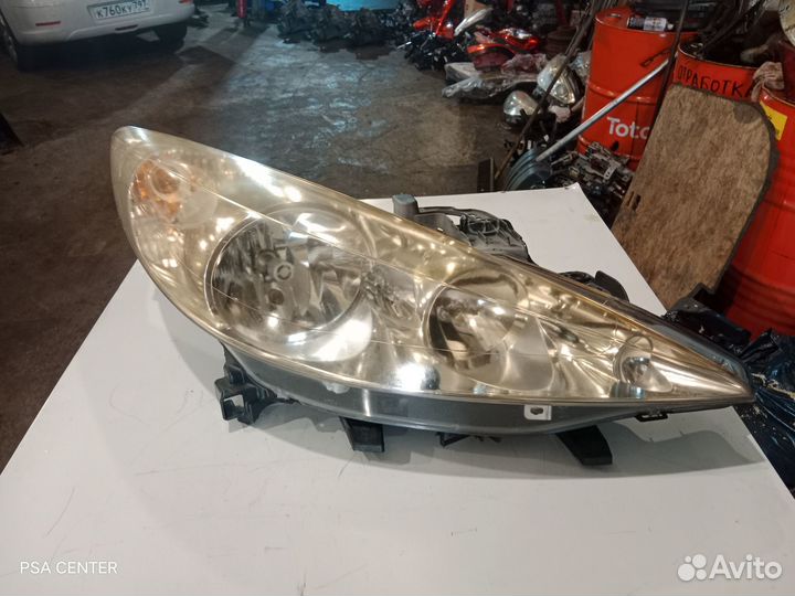 Фара правая(галоген) Peugeot 207