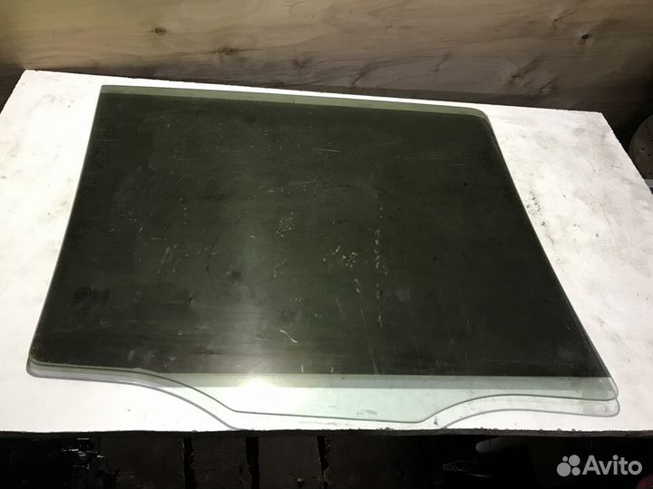 Стекло заднее левое Hyundai Santa Fe CM