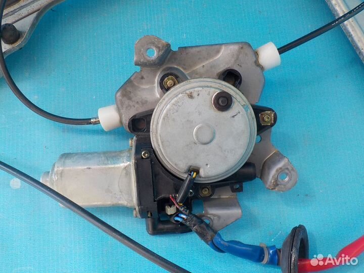 Стеклоподъемник передний правый Infiniti FX (S50)