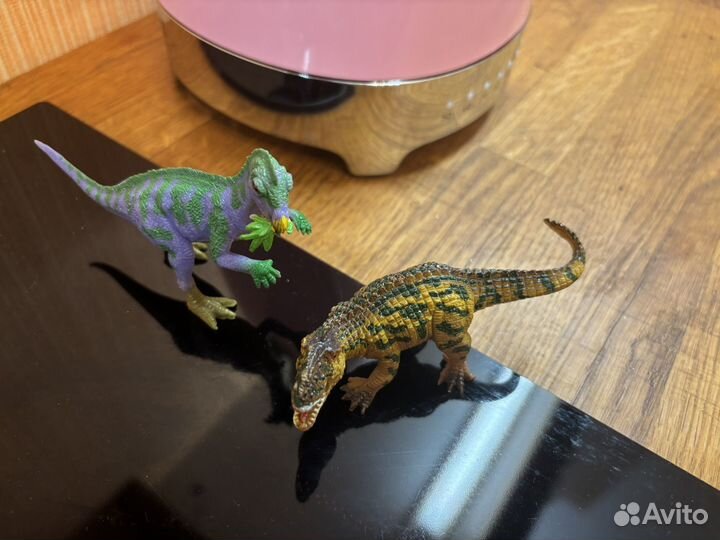 Фигурки динозавров