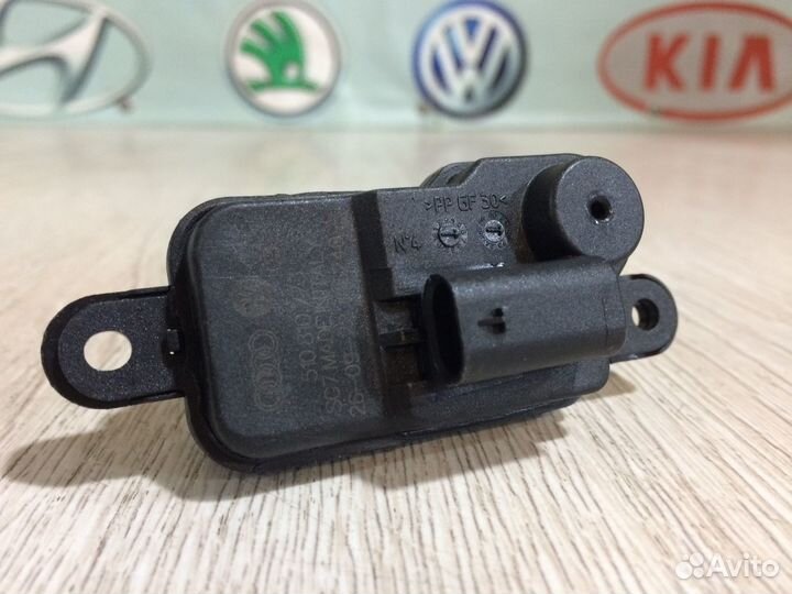 Замок лючка бензобака Поло 6 Пассат Б8 Рапид