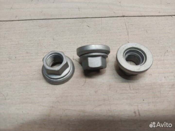 Колесная гайка Mercedes Sprinter W906