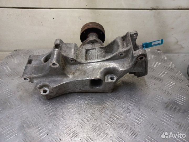 Кронштейн генератора Volkswagen Golf 4 1.4 APE