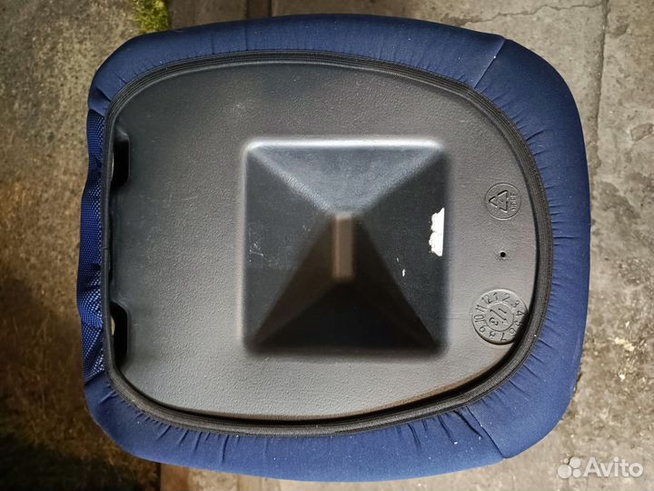 Сиденье для ребенка в машину