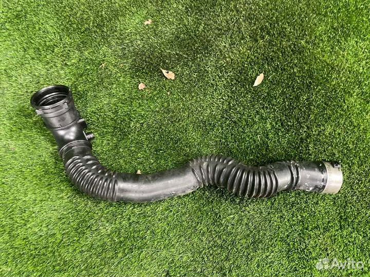 Патрубок интеркулера левый Bmw 5 F10 N20B20 2011