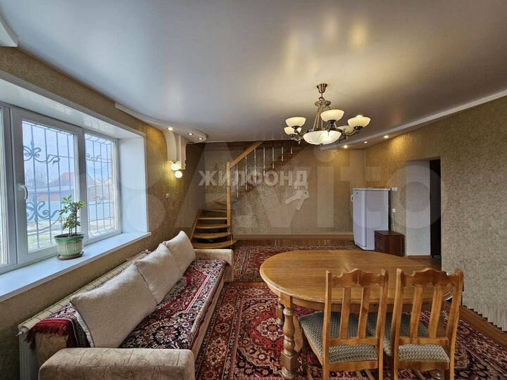 Коттедж 209,6 м² на участке 10 сот.