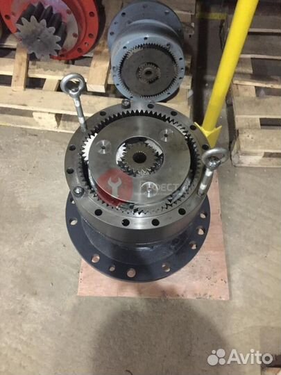 Поворотный редуктор CAT 320D2