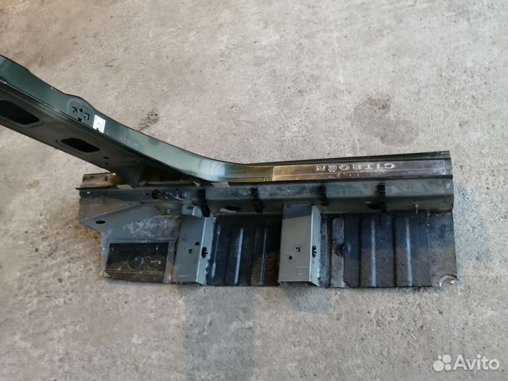 Citroen c4 хечбек CL стойка центральная левая