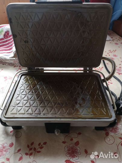 Электрическая вафельница гриль