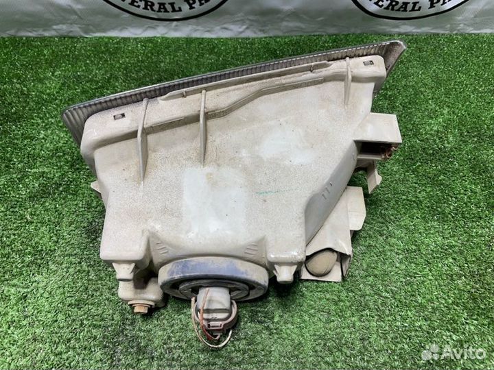 Фара противотуманная передняя левая Toyota Land