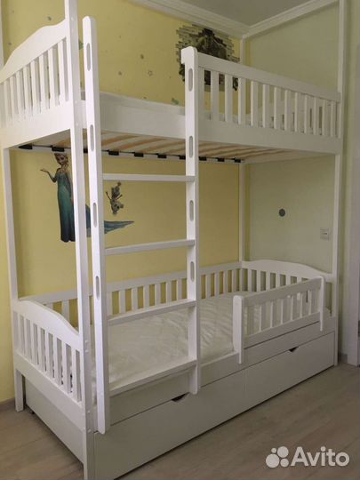 Двухъярусная кровать 
