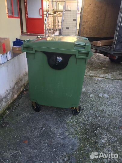 Мусорный контейнер