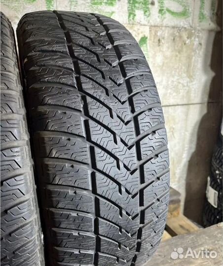 Vredestein Wintrac 215/55 R16 93T