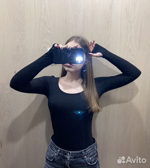 Боди с вырезами для пальцев love republic