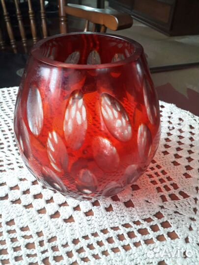 Ваза хрустальная красная