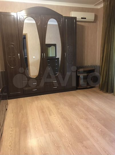 2-к. квартира, 50 м², 1/10 эт.