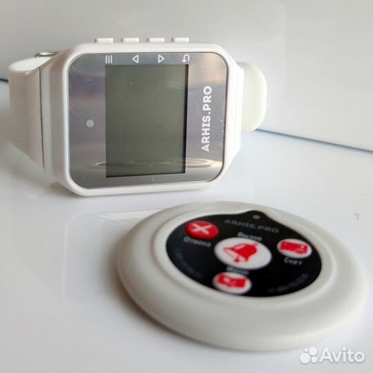 Комплекты вызова персонала: кнопка вызова и часы