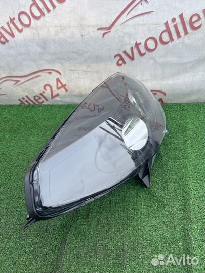 Фара передняя правая Renault Sandero BS1Y K4M
