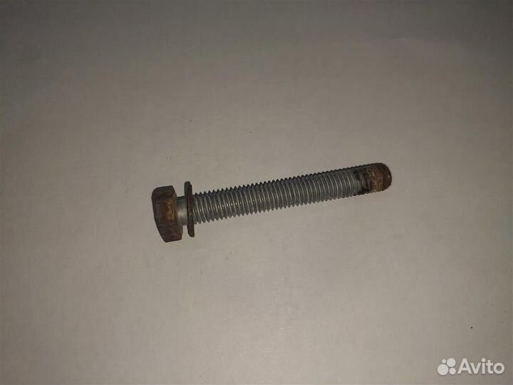 Болт Audi