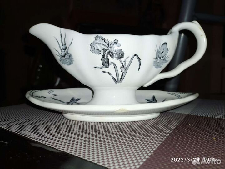 Чашка с блюдцем из фарфора