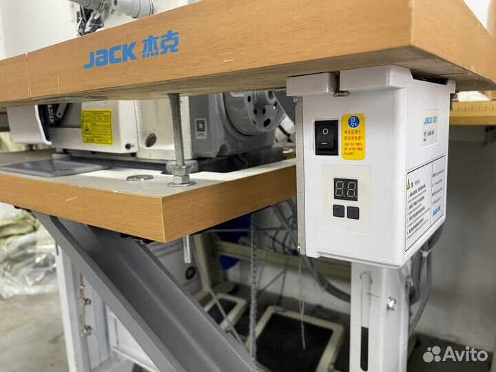Оверлок Jack JK-E3 комплект со столом