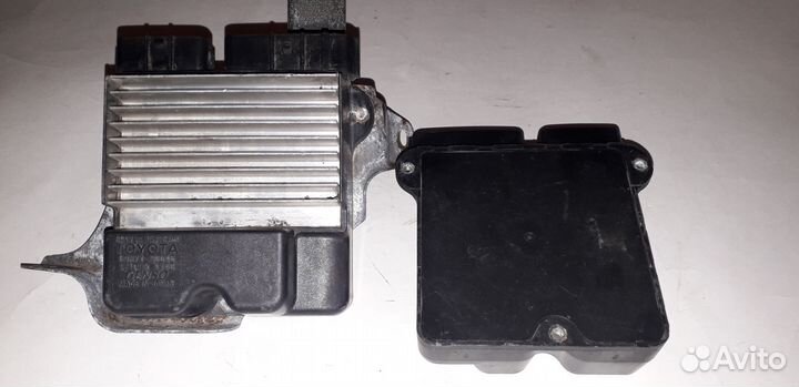 Блок управления форсунками Toyota Avensis