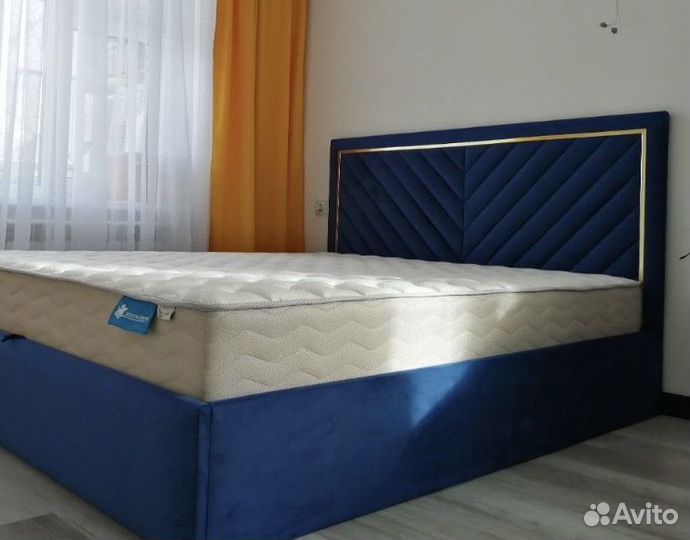 Кровать двухспальная с подьемным механизмом