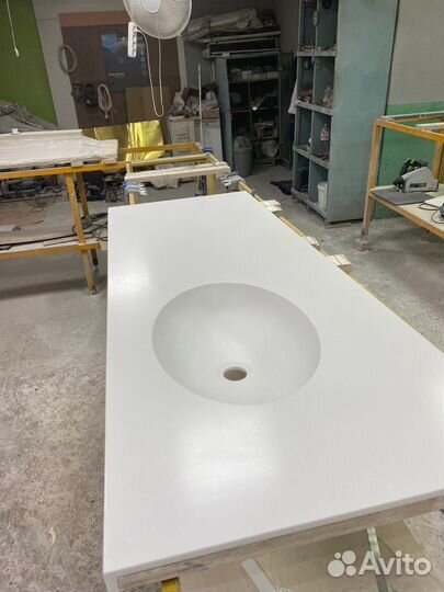 Столешница в ванную из искусственного камня